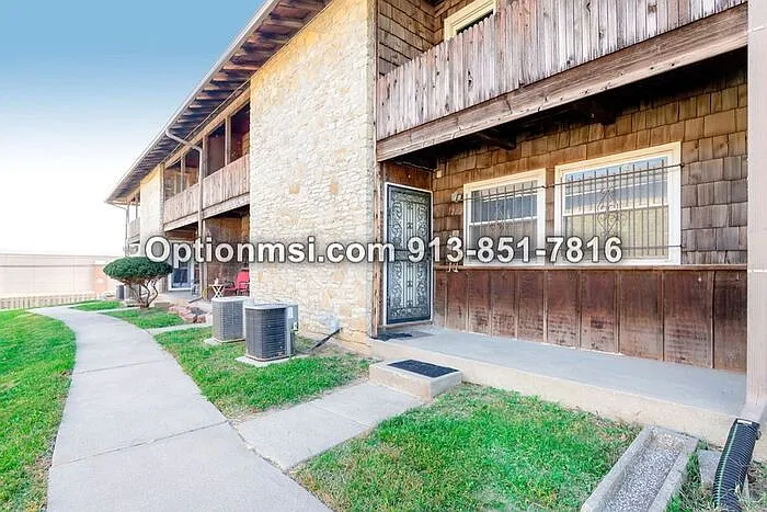 1223 N 76th Ter