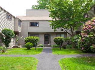14 Greenbriar Dr APT C, Farmington, CT 06032