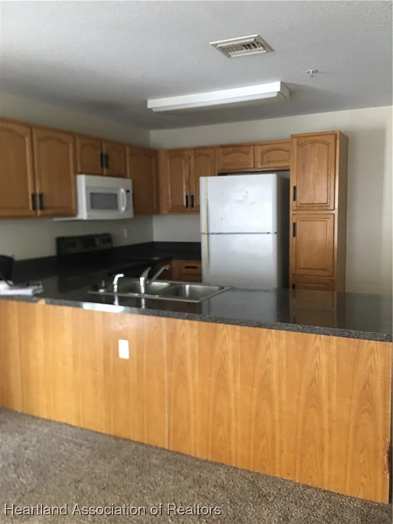 2 bed, 4.0 bath, 900 sqft, $1,050 — Photo 3