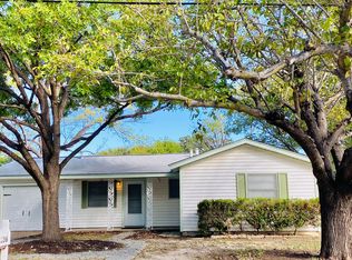 336 Shoreline Dr, Azle, TX 76020
