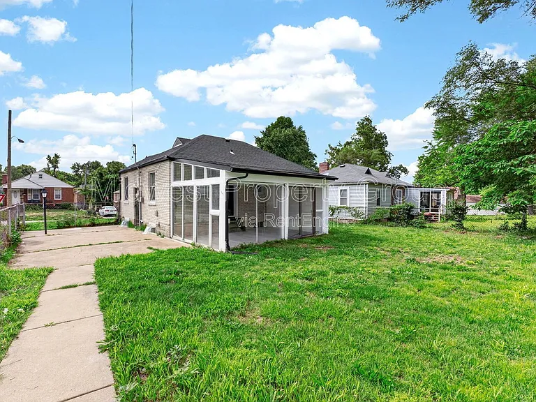 222 Henquin Dr — Photo 21