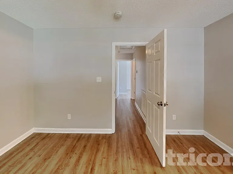2112 McKinnon Dr — Photo 7