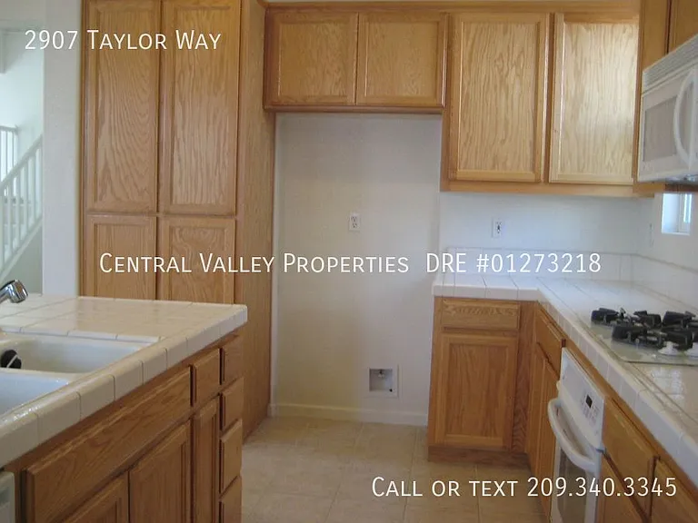 2907 Taylor Way — Photo 6