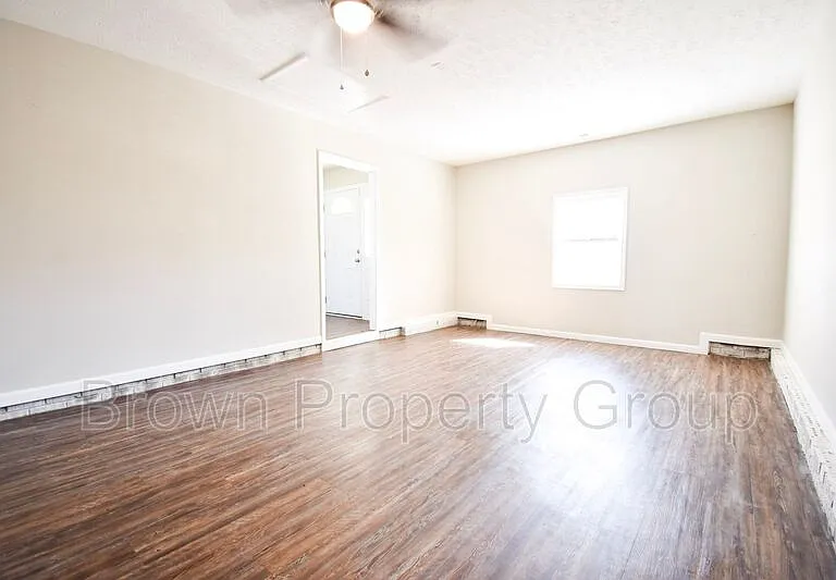 411 Northwoods Dr — Photo 5