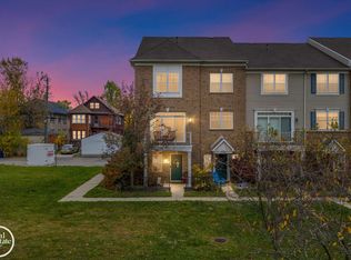 1048 Lakepointe St APT A, Grosse Pointe Park, MI 48230