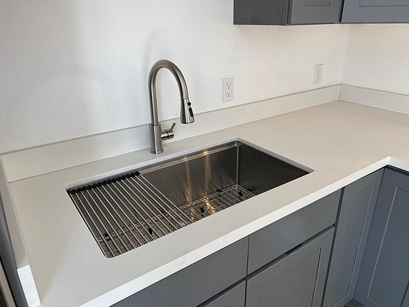 5th image of 5906 Alameda Ave
