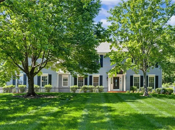 3104 S Victoria Ln, Blue Springs, MO 64015