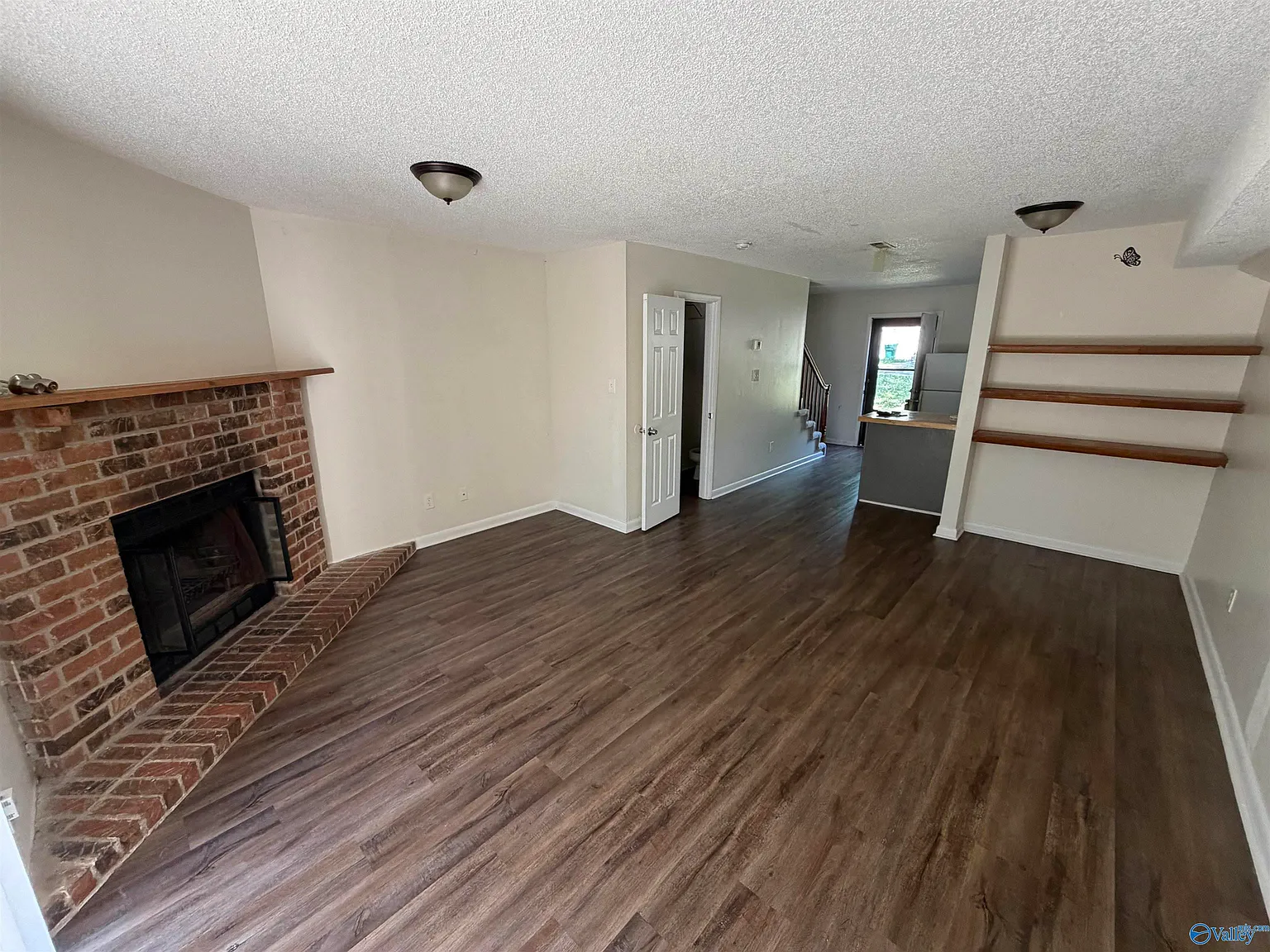 2 bed, 1.5 bath, 995 sqft, $900 — Photo 2