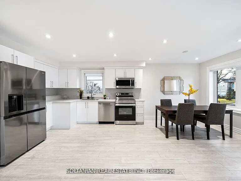 71 Centre Ave #MAIN FLOOR — Photo 10