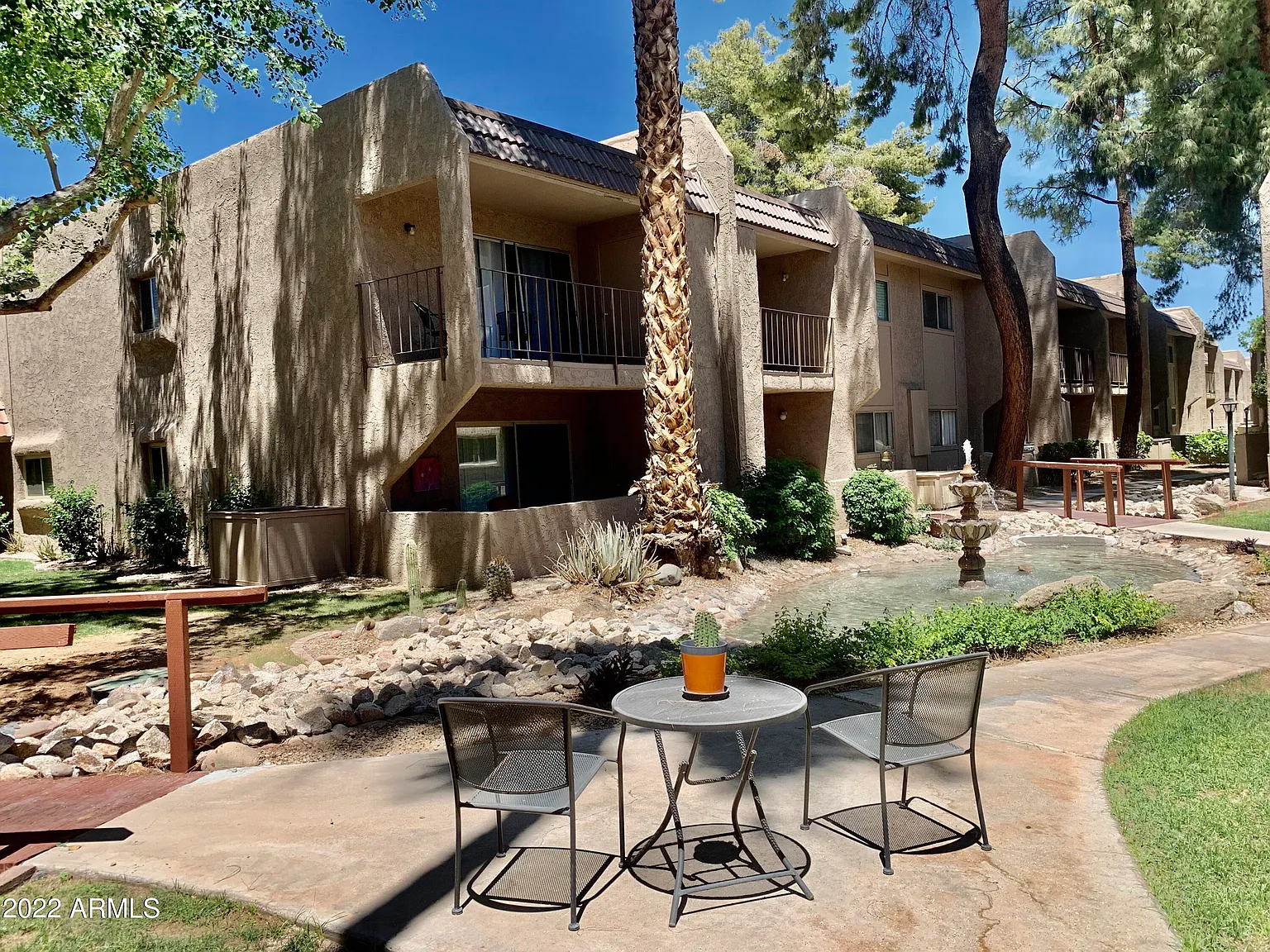 2 bed, 2.0 bath, 1002 sqft, $1,750 — Photo 2