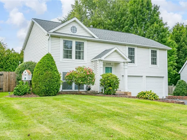 3349 Evergreen Cir, Walworth, NY 14568