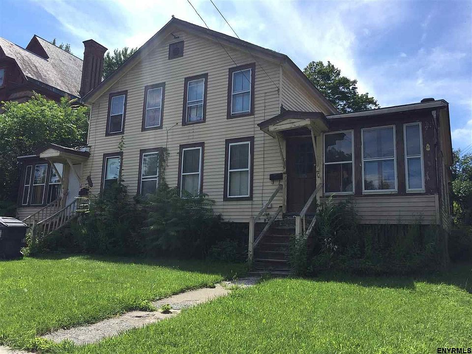 2nd image of 68 Saratoga Ave