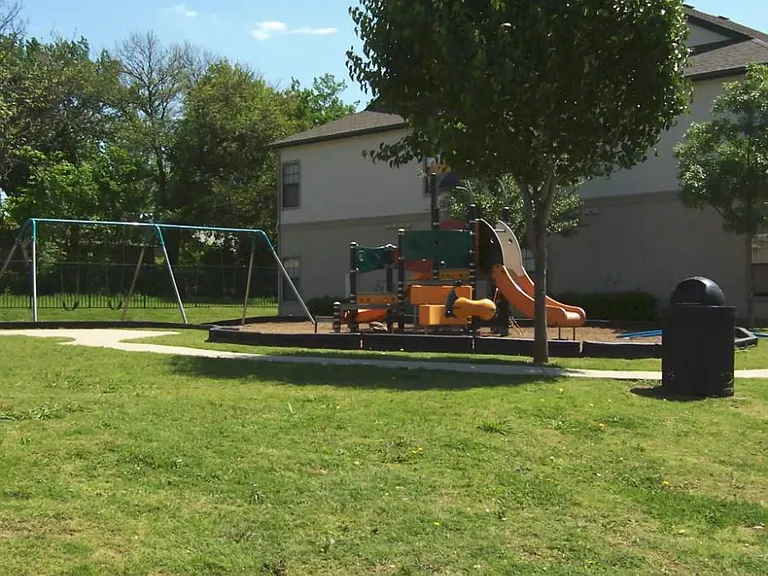Arlington Park Villas — Photo 3