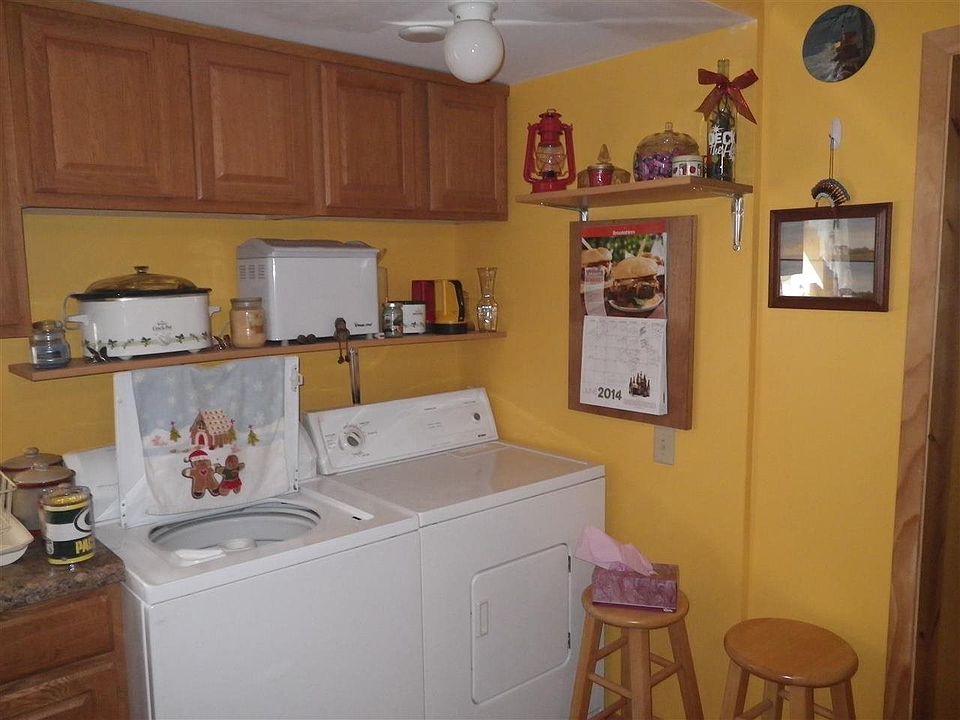 1st image of 204 N Low St