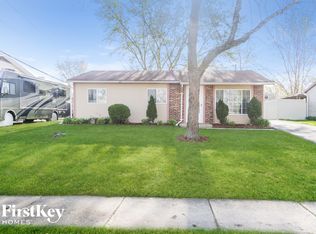 210 Malibu Dr, Bolingbrook, IL