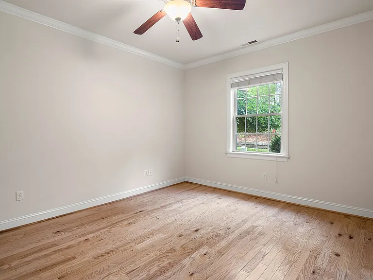 8 Trafalgar Cir — Photo 12