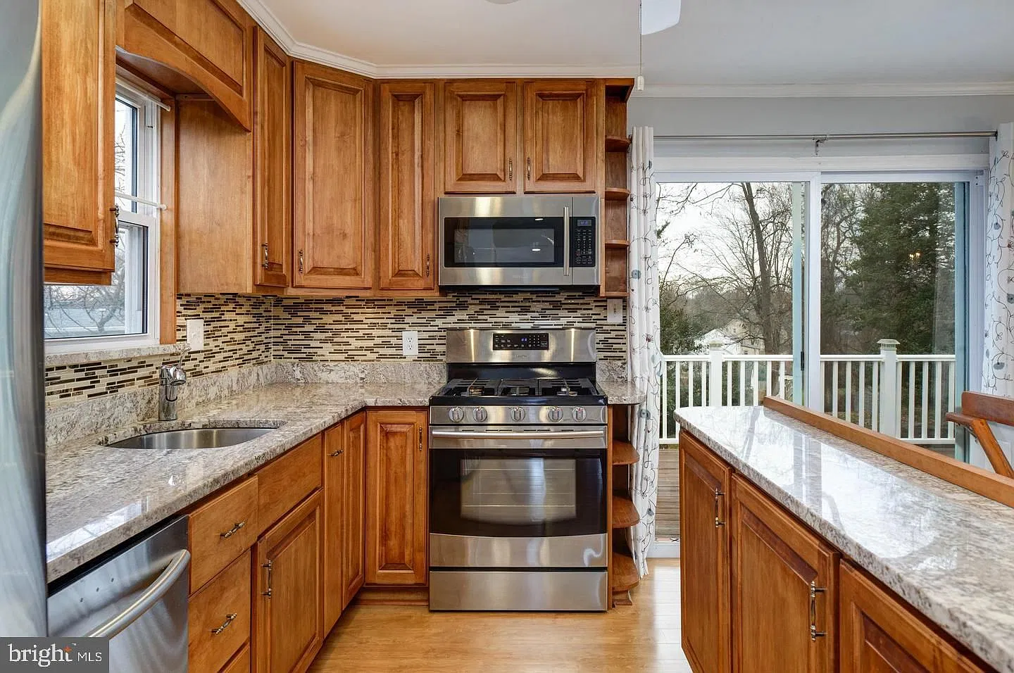 3 bed, 2.0 bath, 1860 sqft, $3,450 — Photo 3