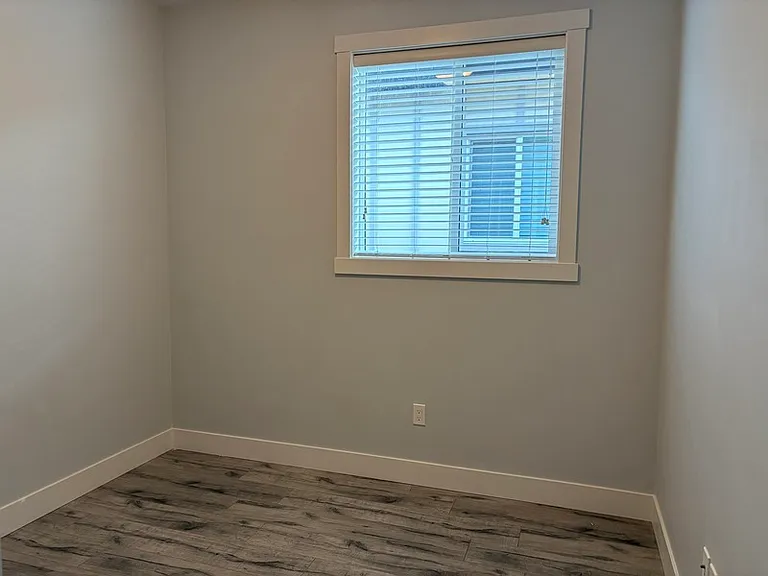 1025 Stockwell Ave #3 — Photo 4
