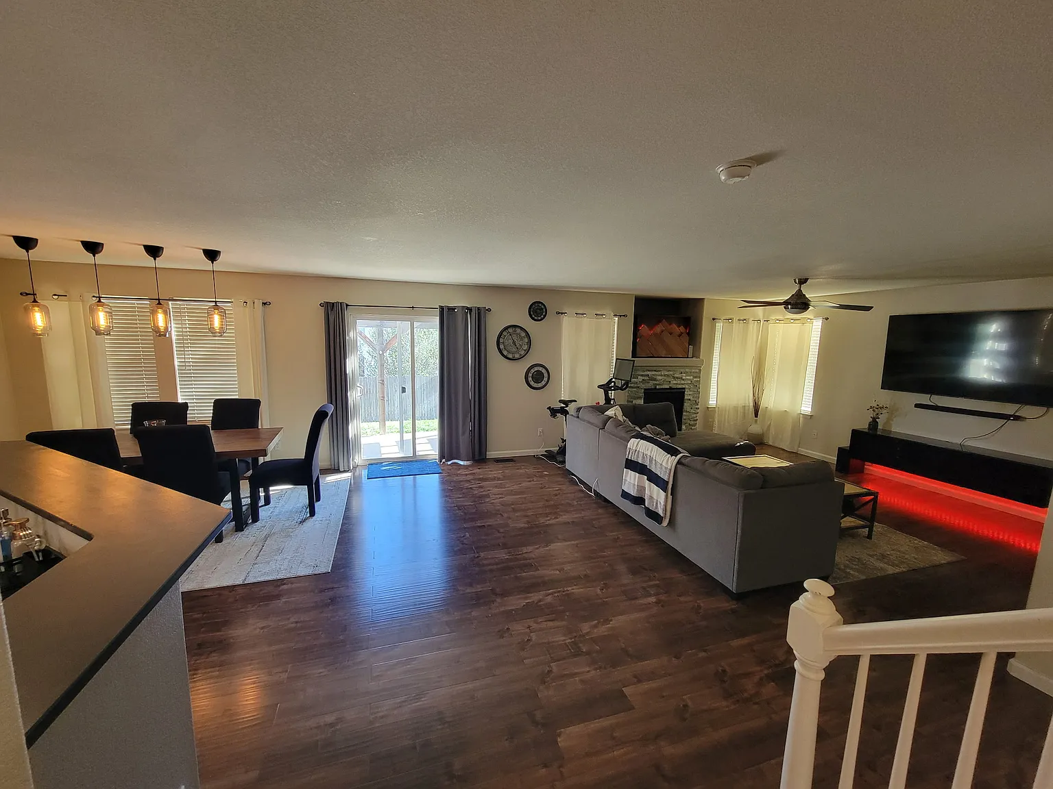 4 bed, 3.5 bath, 2888 sqft, $3,500 — Photo 2