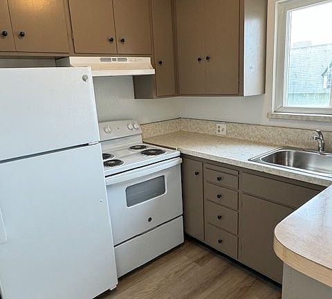 5th image of 2707 44th Ave #3