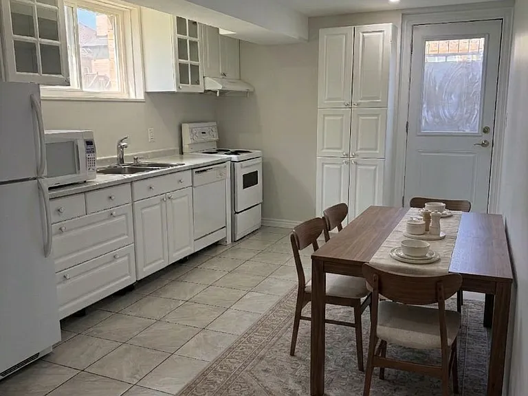135 Monarch St #BASEMENT — Photo 2