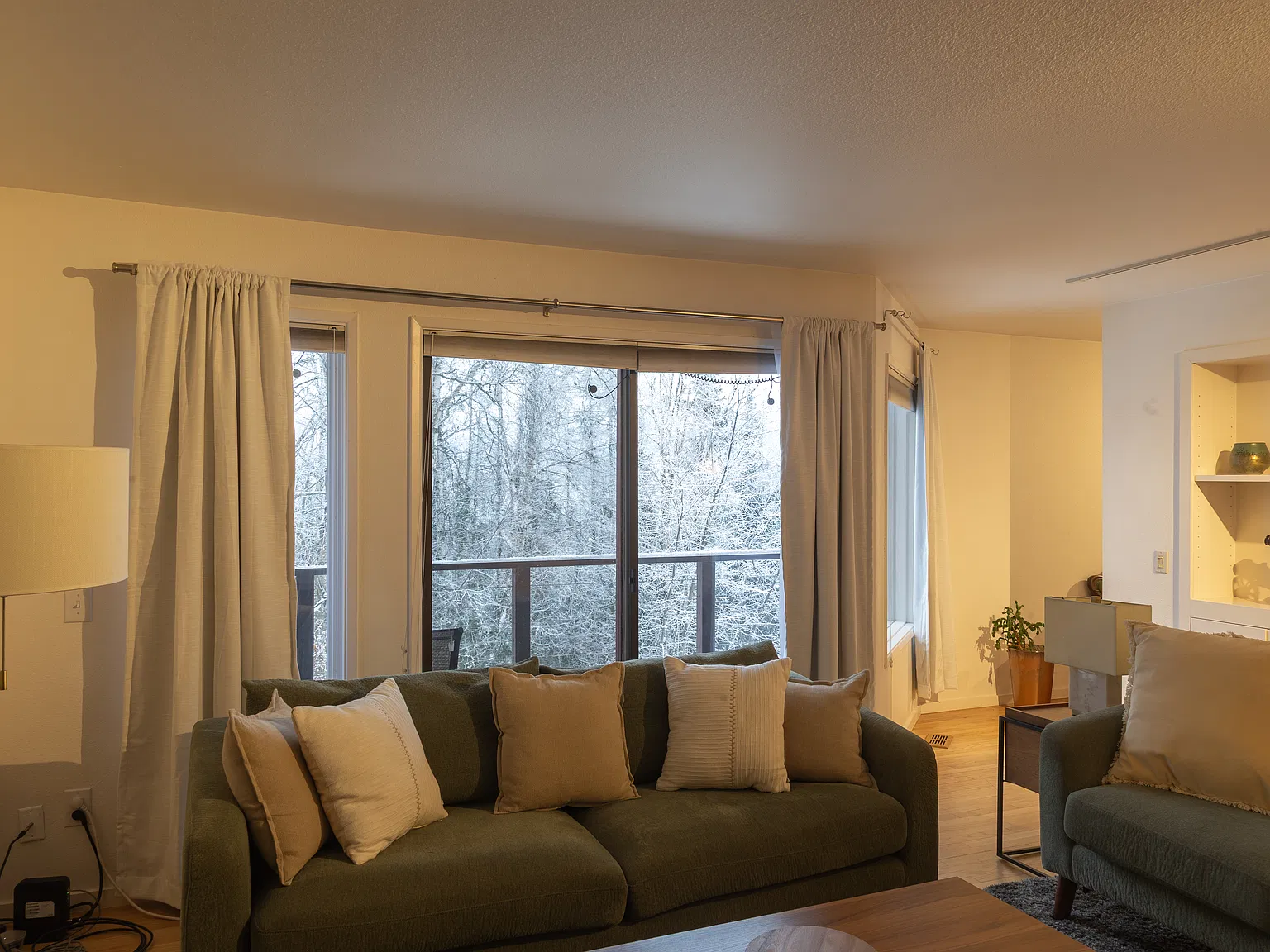 2 bed, 2.5 bath, 1650 sqft, $2,950 — Photo 3