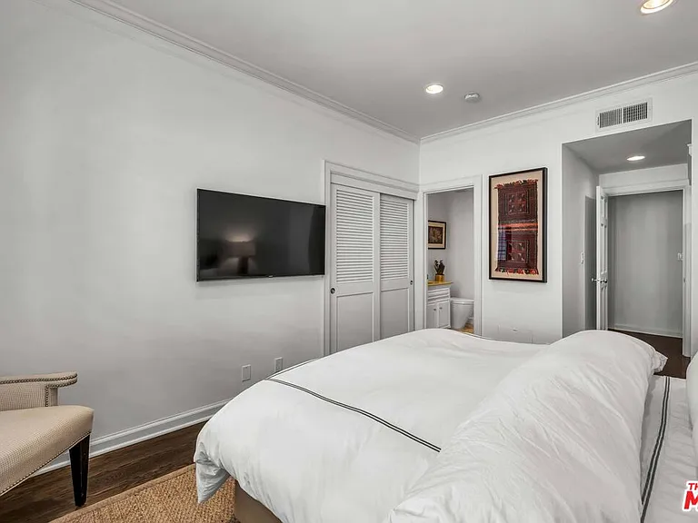 11745 Montana Ave #301 — Photo 15