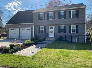 6 Richard St, Smithfield, RI 02917