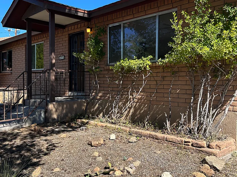 620 E 37th Pl — Photo 3