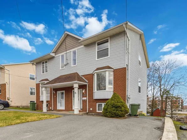 15 Collins Grv, Halifax, NS B2W 4G3