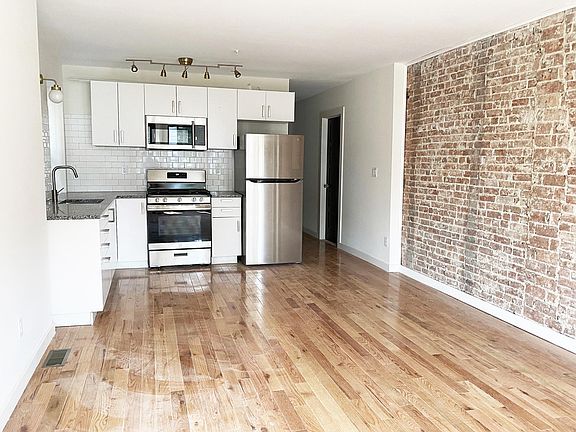 2nd image of 1-203 S Liberty St #1