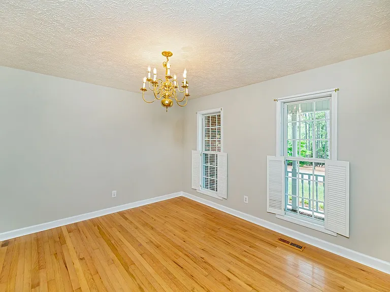 10 Hampshire Ln — Photo 12