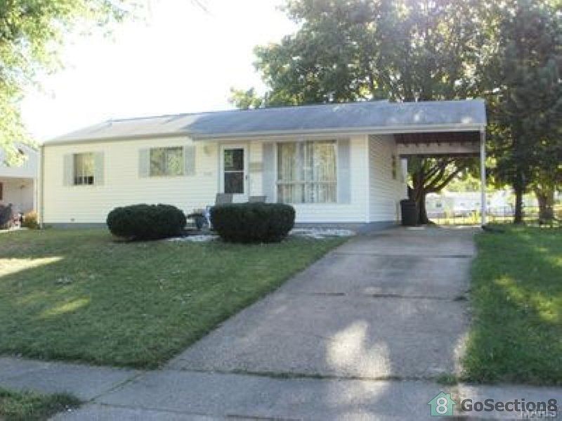 2nd image of 790 Lexington Park