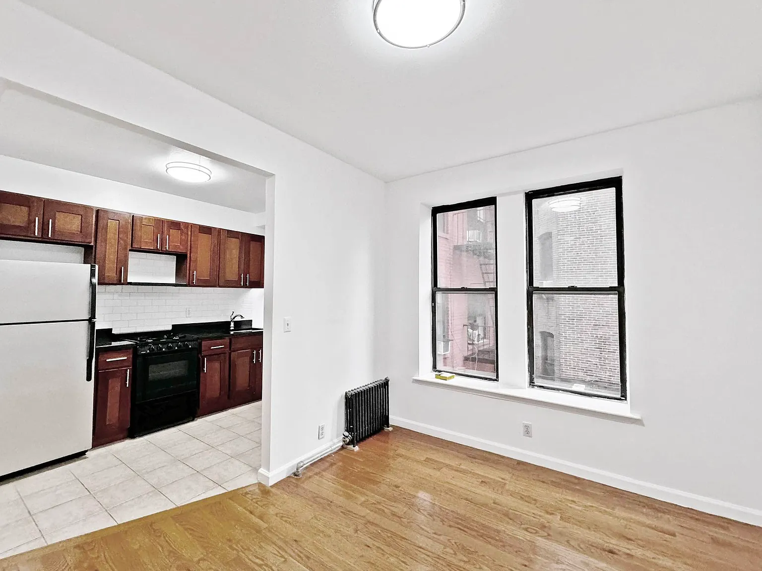 342 East 15th Street — Photo 3