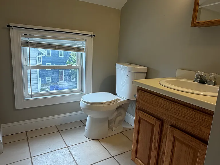 112 Niagara St #3 — Photo 5
