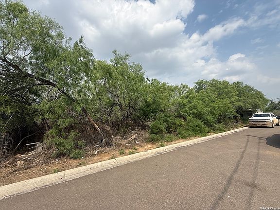 3rd image of 1711 Matamoros LOT 9
