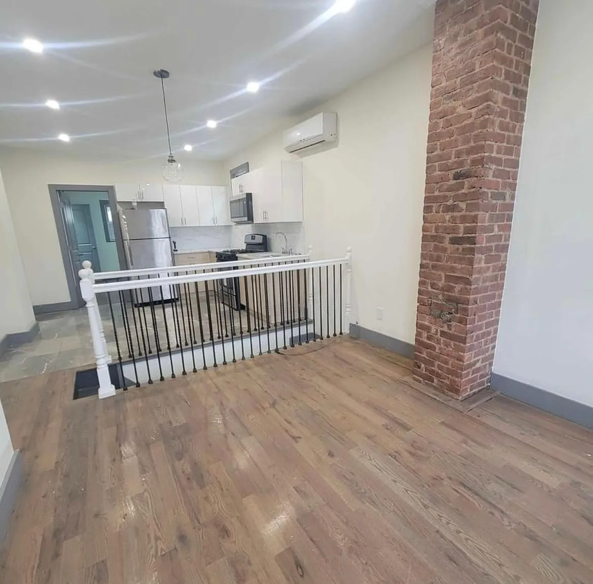 3 bed, 2480 sqft, $2,500 — Photo 2