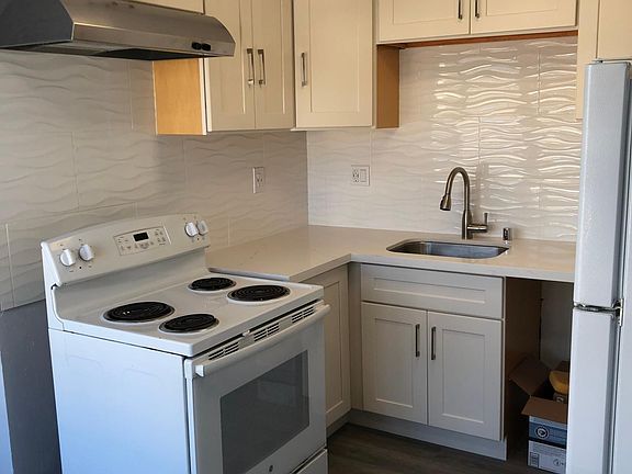 4th image of 7140 Mission St