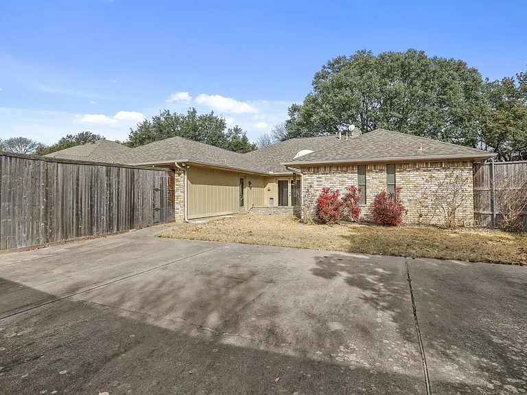9738 Windham Dr — Photo 20