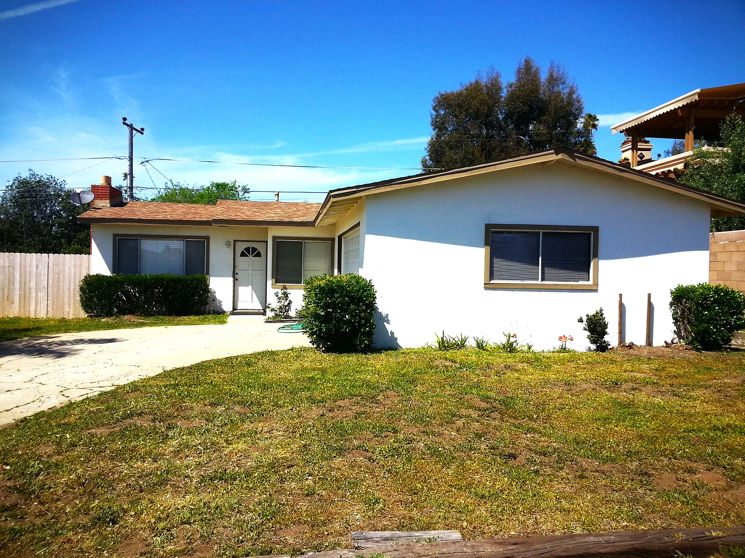 445 Park View Ave — Photo 2