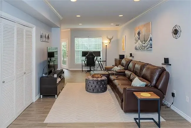 3 bed, 1749 sqft, $2,200 — Photo 4
