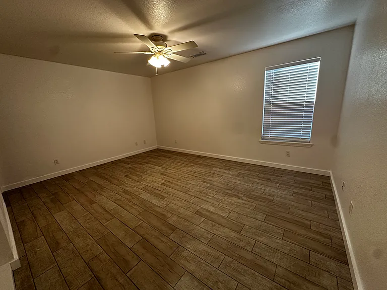 327 E Mescalero Rd — Photo 14