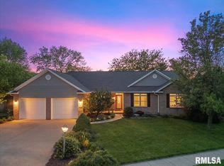 1963 Chestnut Ln, Washington, IL 61571