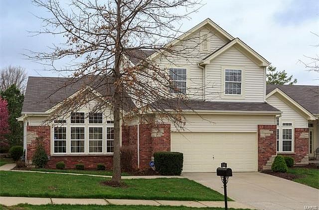 Beautiful brick and stone villa with vinyl siding on back and sides.  Ready for a new owner!