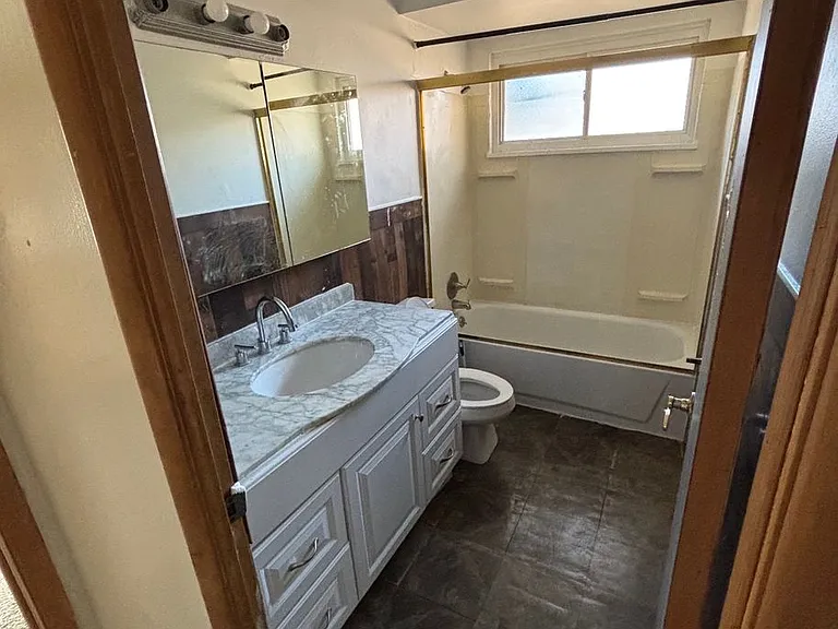 5074 Miller Ave — Photo 2