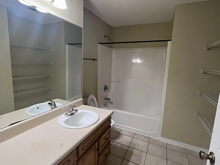 211 Johnson Ct — Photo 11