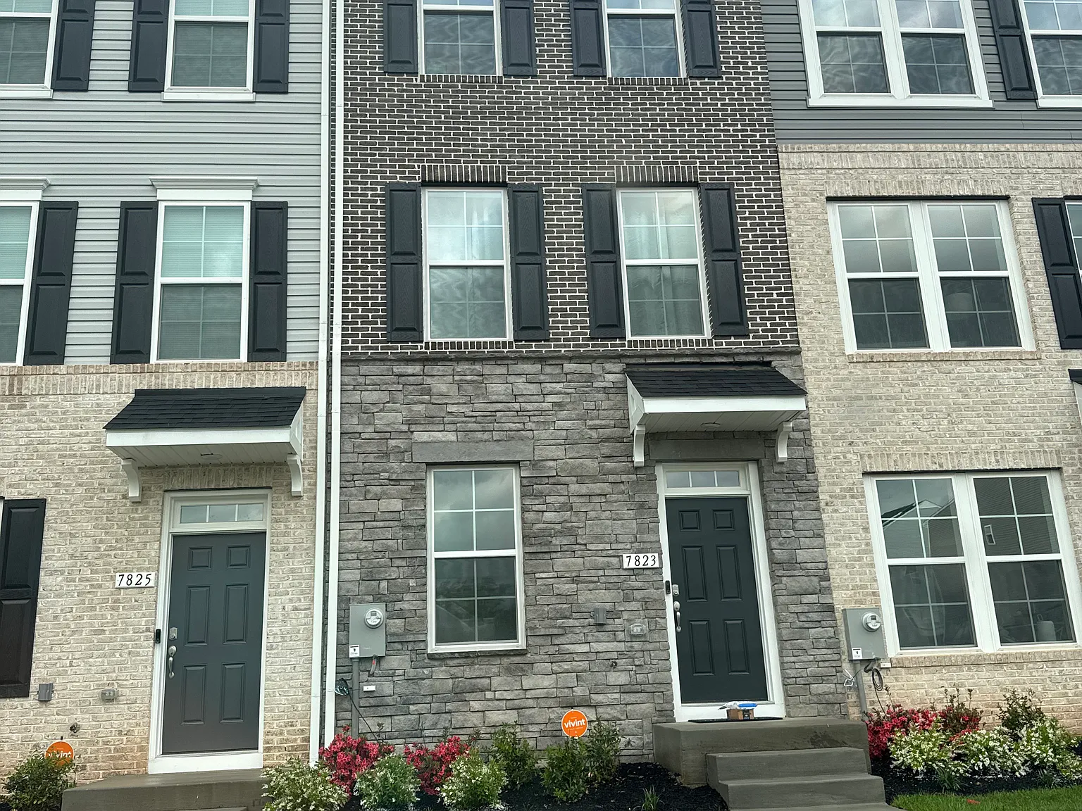 3 bed, 3.5 bath, 1700 sqft, $3,500 — Photo 1