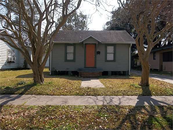 1st image of 812 Gulf St