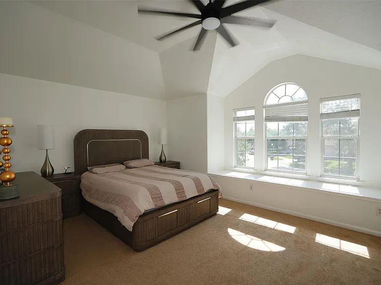 19202 Dickson Park Dr — Photo 9