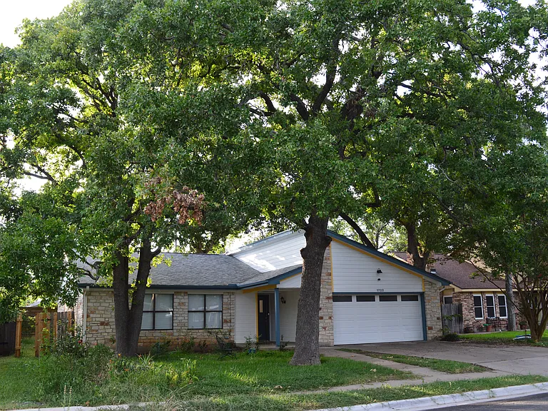 1722 Zimmerman Ln — Photo 1